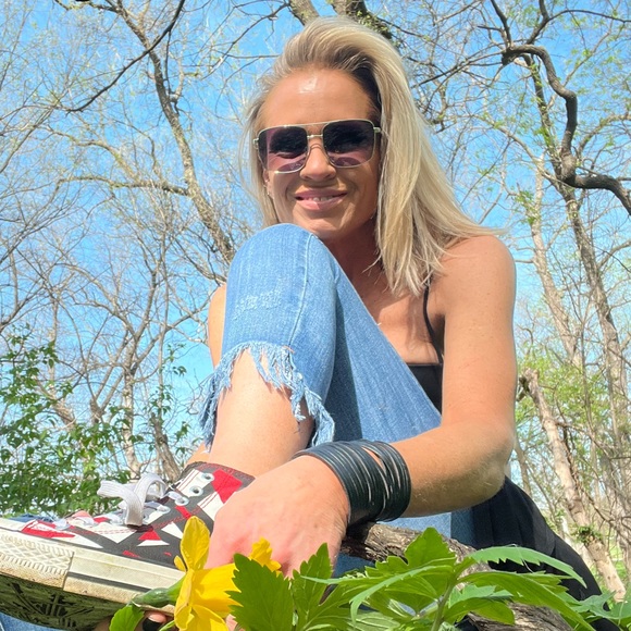 Meet your Posher, Jeanna - Picture 1 of 9